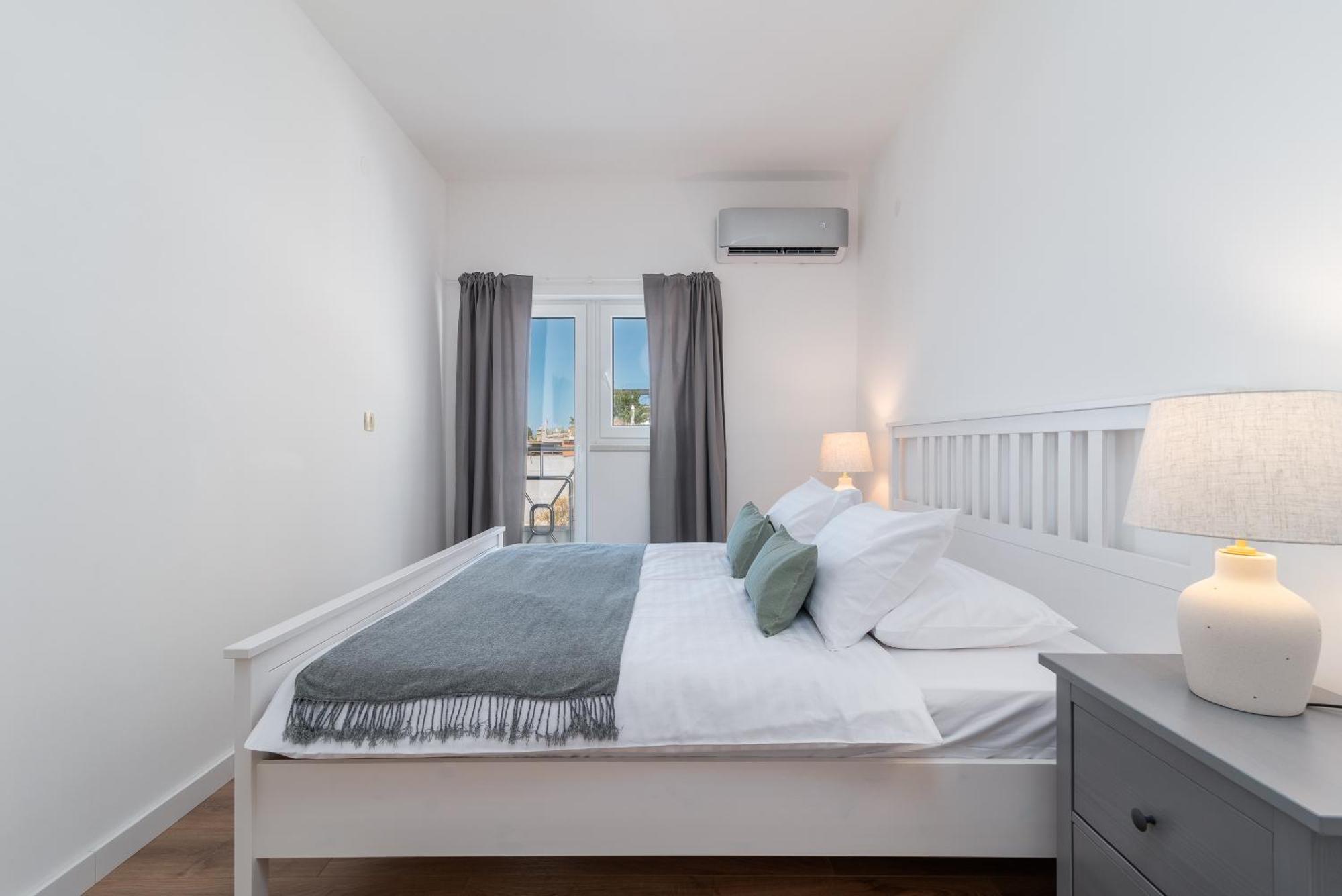 Sea View Apartment Karmen Jesenice  Bagian luar foto