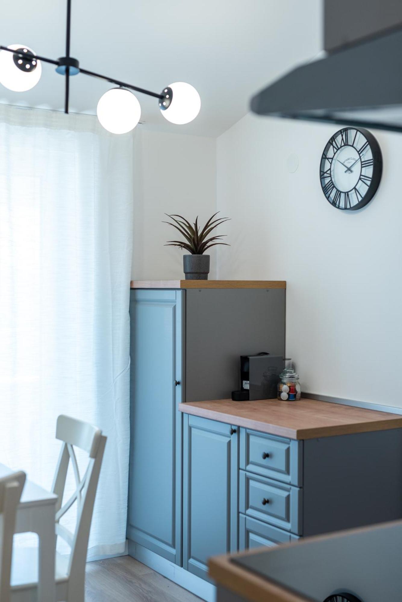 Sea View Apartment Karmen Jesenice  Bagian luar foto